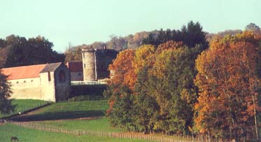 Le chteau de la Rivire et la chapelle