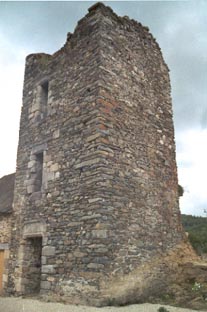  Le château de Comborn : la tour d'escalier
