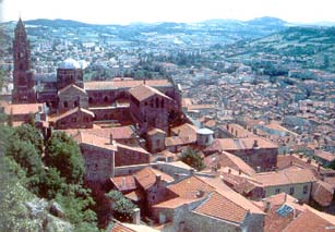 Le Puy en Velay, clich extrait du guide europen des chemins de Compostelle